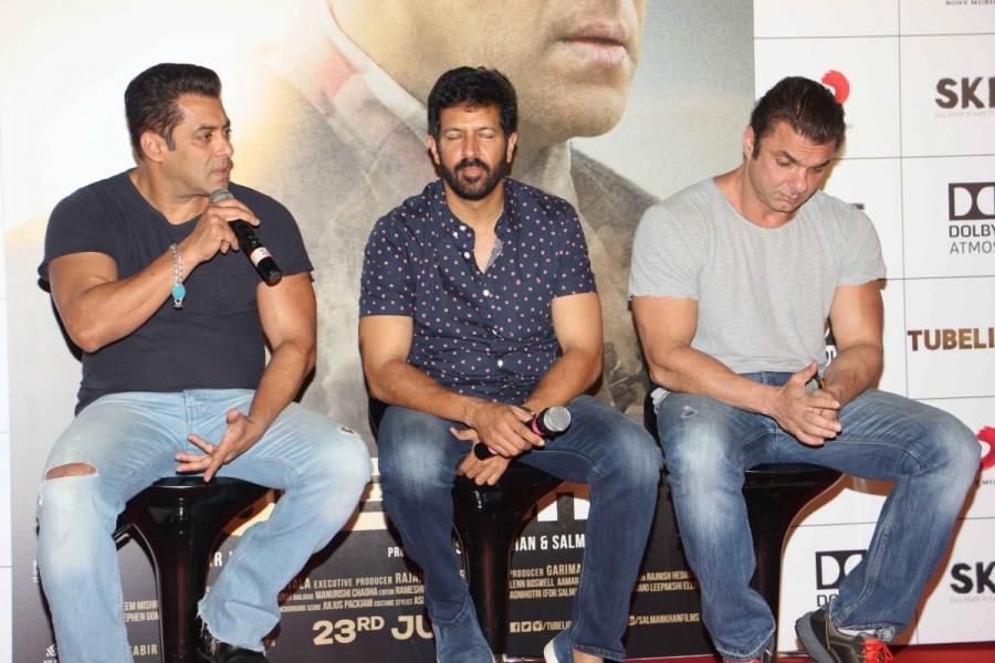 Bollywood actor Salman Khan, filmmaker Kabir Khan and actor Sohail Khan during the trailer launch of film Tubelight, in Mumbai on May 25, 20-17. Salman Khan,Tubelight trailer,Tubelight,Tubelight trailer launch,Salman Khan at Tubelight trailer launch,Tubelight trailer launch pics,Tubelight trailer launch images,Tubelight trailer launch stills,Tubelight trailer launch pictures,Tubelight trailer laun