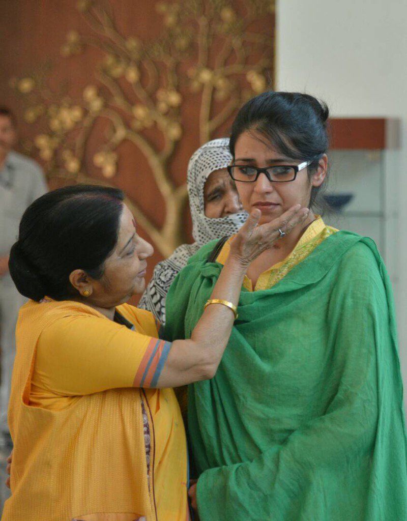 "Uzma - Welcome home India's daughter. I am sorry for all that you have gone through," Sushma Swaraj tweeted. Uzma travelled to Lahore from Islamabad and was accompanied by Indian Deputy High Commissioner J.P. Singh, who bid her farewell at the border. She had stayed in Pakistan for 25 days. Uzma, who was escorted by Pakistani security personnel till the Wagah border crossing, was debriefed by Indian officials for a while. Uzma Ahmed,Uzma Ahmed returns India,Uzma Ahmed returns,Uzma Ahmed after returning to India