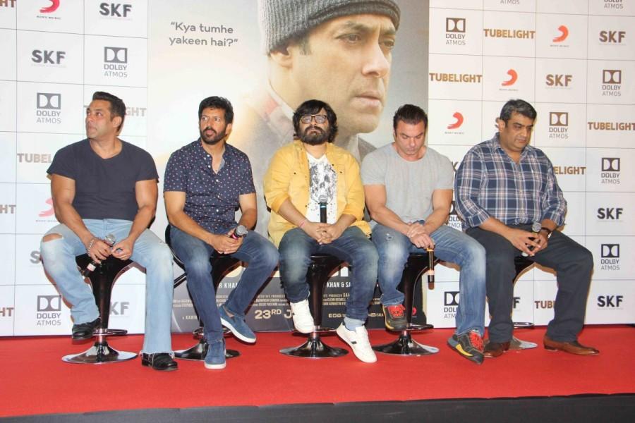 Bollywood actor Salman Khan, filmmaker Kabir Khan and actor Sohail Khan during the trailer launch of film Tubelight, in Mumbai on May 25, 20-17. Salman Khan,Tubelight trailer,Tubelight,Tubelight trailer launch,Salman Khan at Tubelight trailer launch,Tubelight trailer launch pics,Tubelight trailer launch images,Tubelight trailer launch stills,Tubelight trailer launch pictures,Tubelight trailer laun