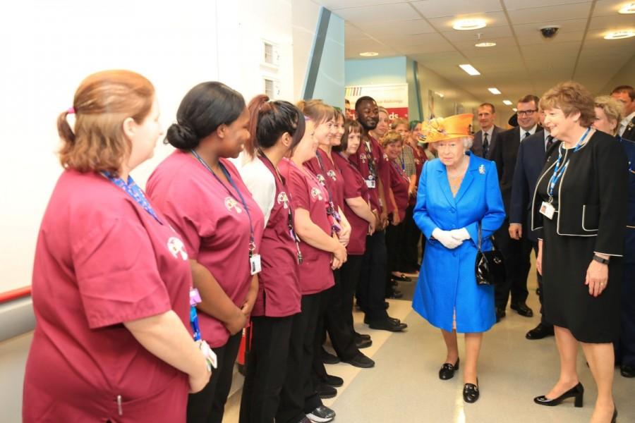 Queen Elizabeth speaks to hospital staff. Queen Elizabeth,Elizabeth,Queen Elizabeth visits Manchester bombing casualties,Elizabeth visits Manchester bombing casualties,queen elizabeth visits manchester victims,manchester victims