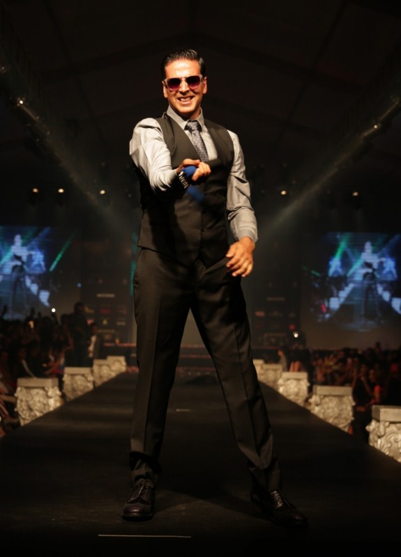 Bollywood actor Akshay Kumar walks the ramp for fashion designer Ramesh Dembla at the opening of the Luxury Style Week Men's Edition 2017 in Bengaluru on May 25, 2017. Akshay Kumar,actor Akshay Kumar,Akshay Kumar walks the ramp,Ramesh Dembla,Luxury Style Week,Luxury Style Week Men's Edition 2017,Bollywood actor Akshay Kumar