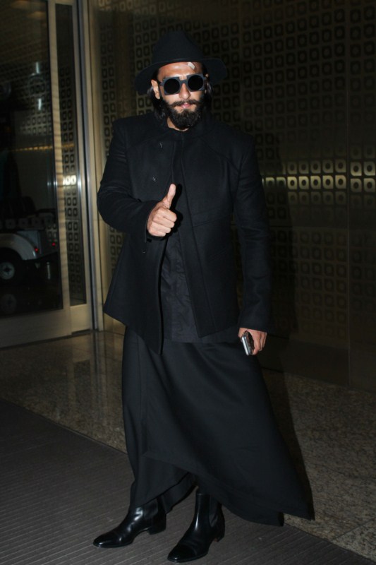 "Ranveer hurt himself on the head while shooting for the film during a particular take but he was so engrossed in the performance that he did not realise it till cut was called. It was only after he started bleeding profusely from the head after 'cut' was called, did everyone realise that he was hurt badly. Ranveer Singh,actor Ranveer Singh,ranveer singh padmavati,Ranveer Singh injures,Ranveer Singh head injures,Ranveer Singh at airport,Ranveer Singh spotted at airport,Ranveer Singh pics,Ranveer Singh images,Ranveer Singh stills,Ranveer Singh pictures,Ranvee