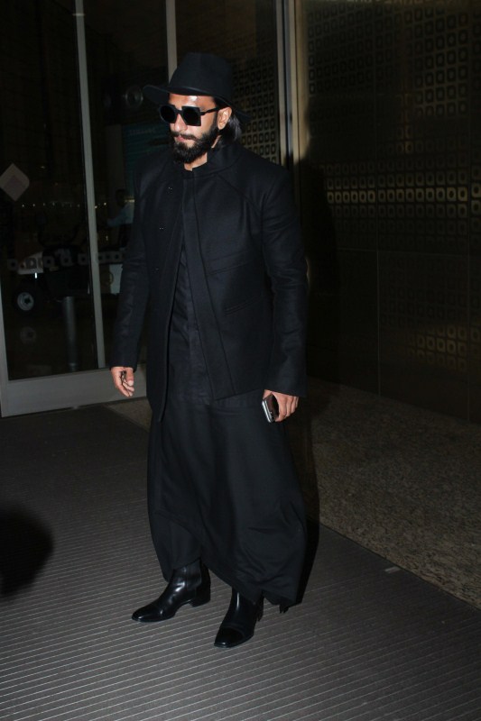 "Ranveer received initial first aid on the set and was rushed immediately to a nearby hospital for immediate treatment. He completed the basic treatment and returned to the film's set to complete his portions of the shoot. Rather than let his injury slow him down or impact the shoot, Ranveer completed the day's work. He requires stitches on the head," added the source. Ranveer Singh,actor Ranveer Singh,ranveer singh padmavati,Ranveer Singh injures,Ranveer Singh head injures,Ranveer Singh at airport,Ranveer Singh spotted at airport,Ranveer Singh pics,Ranveer Singh images,Ranveer Singh stills,Ranveer Singh pictures,Ranvee