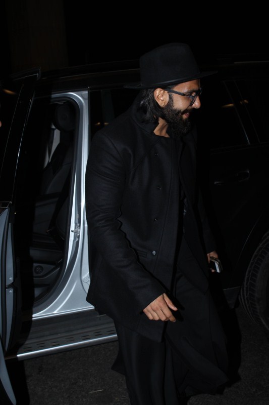 The actor will be see as Alauddin Khilji in the period drama, which also features Deepika Padukone and Shahid Kapoor. It is being directed by Sanjay Leela Bhansali. Ranveer Singh,actor Ranveer Singh,ranveer singh padmavati,Ranveer Singh injures,Ranveer Singh head injures,Ranveer Singh at airport,Ranveer Singh spotted at airport,Ranveer Singh pics,Ranveer Singh images,Ranveer Singh stills,Ranveer Singh pictures,Ranvee