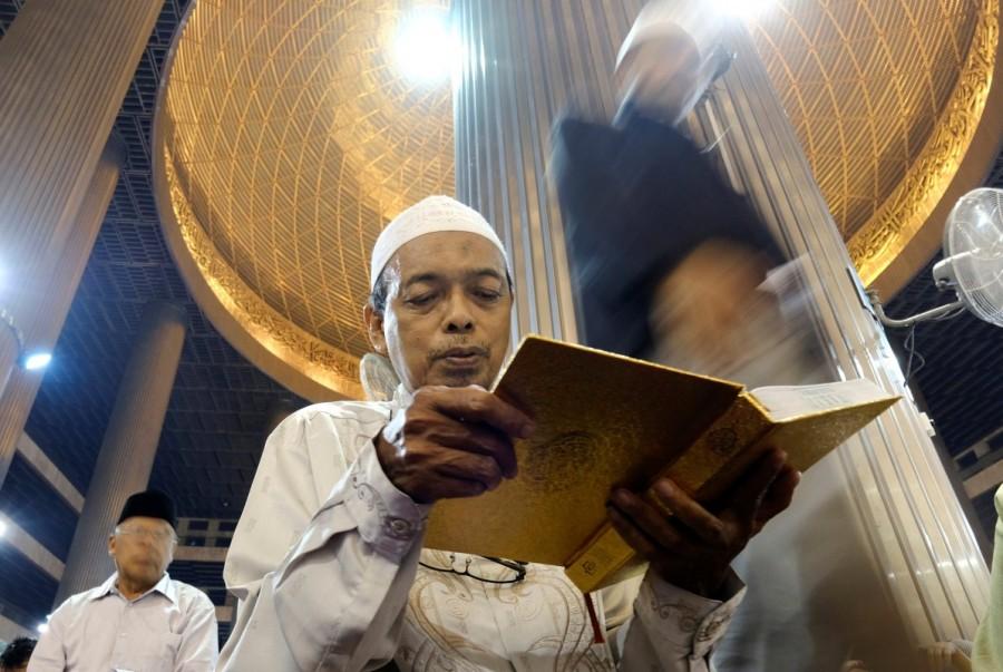 An Indonesian Muslim reads the Koran to mark the first day of the fasting month of Ramadan at Istiqlal Mosque in Jakarta, Indonesia, May 26, 2017. Ramadan,Ramadan 2017,ramadan 2017 in india,Happy Ramadan,Muslims begin fasting,holy month of Ramadan,fasting