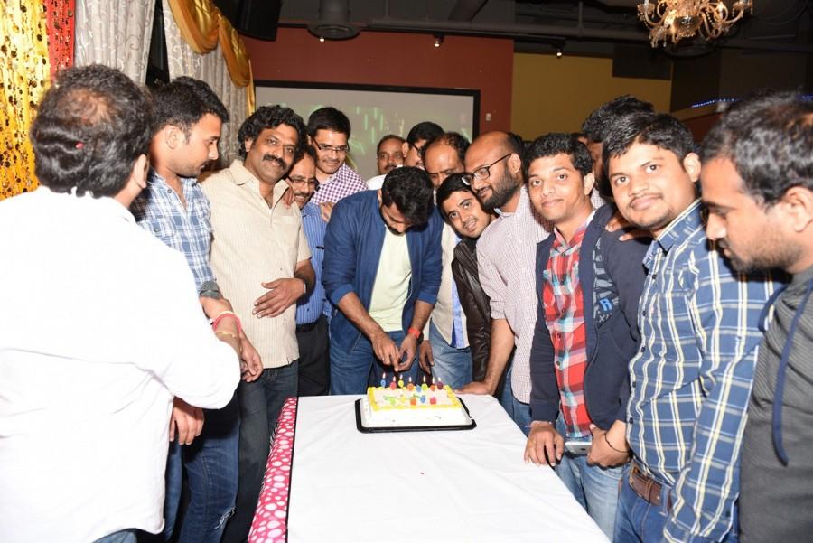 In what was a surprisingly huge turnout for a weekday, members from various Telugu organisations and affiliations gathered in big numbers at Masala Restaurant in Chicago for a Meet and Greet session with the actor. Kalyan Ram in Chicago,Kalyan Ram,Nandamuri Kalyan Ram,actor Nandamuri Kalyan Ram