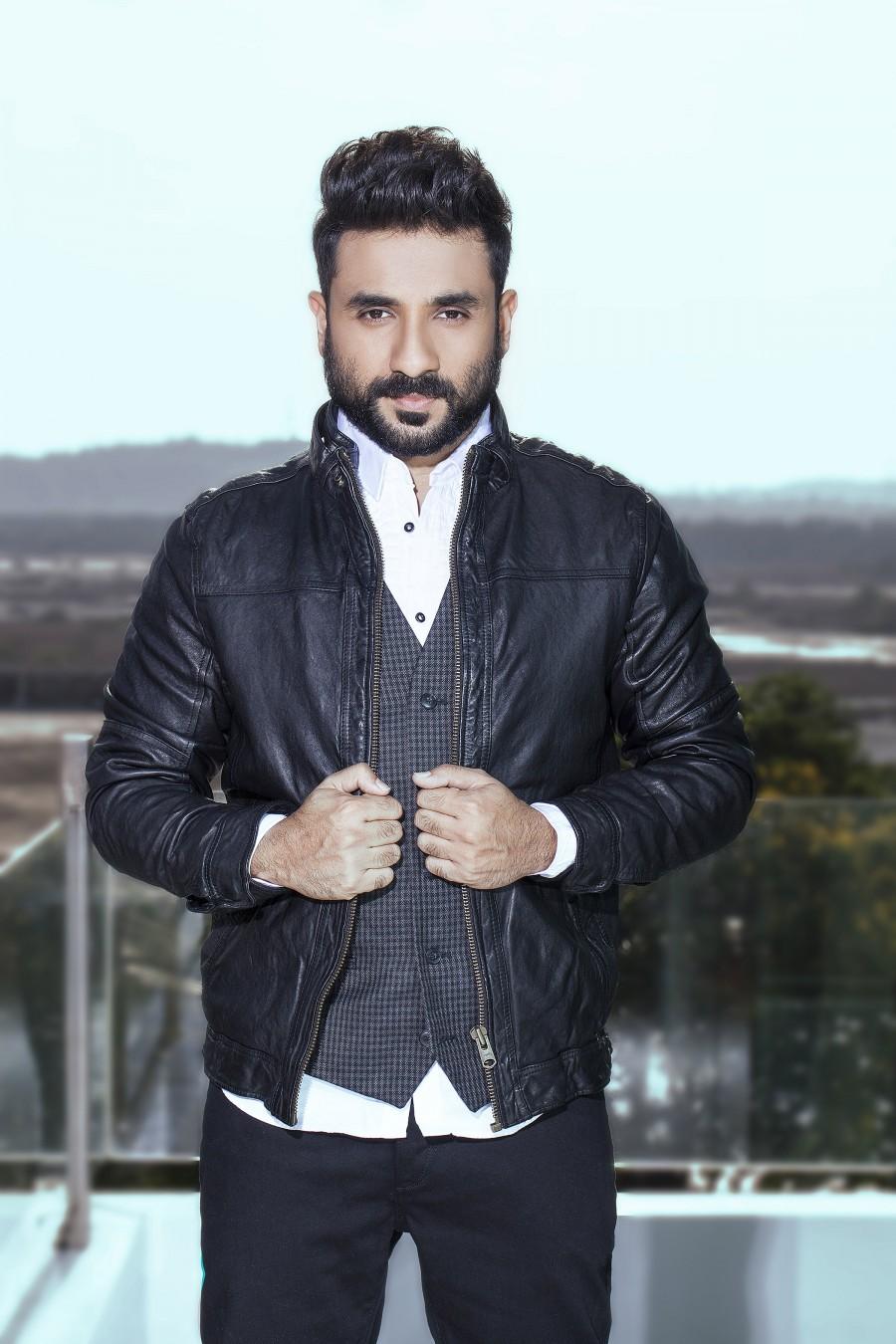3. He is the most influential comedian on social media today in the country, with over 10 million followers across all his social media platforms and also is an inspiration to many budding Indian comedians. Vir Das,actor Vir Das,Vir Das achievements,Vir Das 5 achievements,Vir Das pics,Vir Das images,Vir Das stills,Vir Das pictures,Vir Das photos