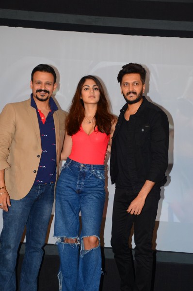 Bank Chor movie promotion held in Mumbai on May 29, 2017. Celebs like Vivek Oberoi, Riteish Deshmukh, Rhea Chakraborty and others graced the event. Vivek Oberoi,Riteish Deshmukh,Rhea Chakraborty,Bank Chor,Bank Chor promotion,Bank Chor movie promotion,Bank Chor promotion pics,Bank Chor promotion images,Bank Chor promotion stills,Bank Chor promotion pictures