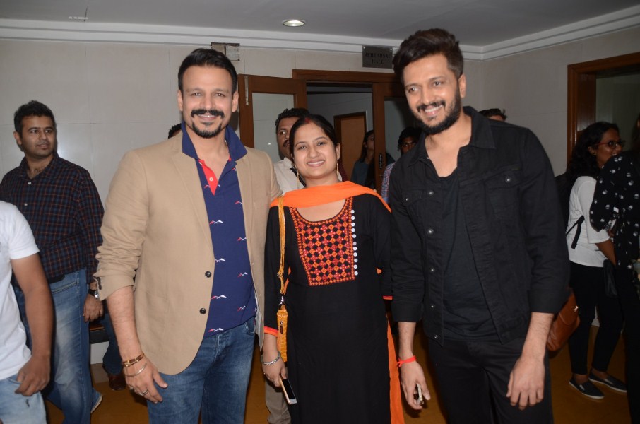 Bank Chor movie promotion held in Mumbai on May 29, 2017. Celebs like Vivek Oberoi, Riteish Deshmukh, Rhea Chakraborty and others graced the event. Vivek Oberoi,Riteish Deshmukh,Rhea Chakraborty,Bank Chor,Bank Chor promotion,Bank Chor movie promotion,Bank Chor promotion pics,Bank Chor promotion images,Bank Chor promotion stills,Bank Chor promotion pictures