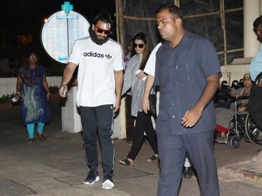 Bollywood actor Ranveer Singh spotted outside Lilavati Hospital in Mumbai on May 29, 2017. Ranveer Singh,actor Ranveer Singh,Ranveer Singh at Lilavati Hospital,Ranveer Singh spotted at Lilavati Hospital,Ranveer Singh outside Lilavati Hospital,Ranveer Singh pics,Ranveer Singh images,Ranveer Singh stills,Ranveer Singh pictures,Ranveer Singh photo