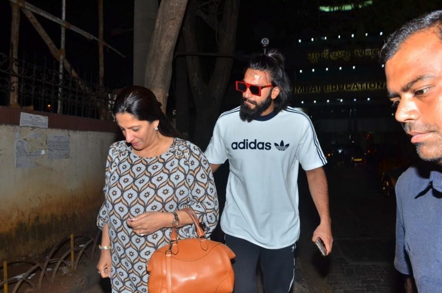 Bollywood actor Ranveer Singh spotted outside Lilavati Hospital in Mumbai on May 29, 2017. Ranveer Singh,actor Ranveer Singh,Ranveer Singh at Lilavati Hospital,Ranveer Singh spotted at Lilavati Hospital,Ranveer Singh outside Lilavati Hospital,Ranveer Singh pics,Ranveer Singh images,Ranveer Singh stills,Ranveer Singh pictures,Ranveer Singh photo