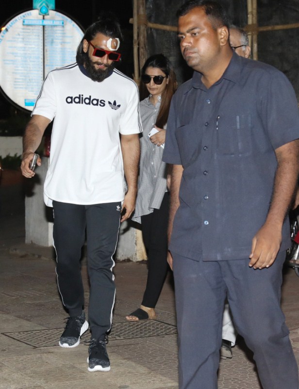 Bollywood actor Ranveer Singh spotted outside Lilavati Hospital in Mumbai on May 29, 2017. Ranveer Singh,actor Ranveer Singh,Ranveer Singh at Lilavati Hospital,Ranveer Singh spotted at Lilavati Hospital,Ranveer Singh outside Lilavati Hospital,Ranveer Singh pics,Ranveer Singh images,Ranveer Singh stills,Ranveer Singh pictures,Ranveer Singh photo