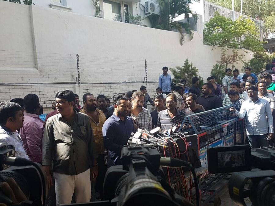 Pawan Kalyan,Jr NTR,Trivikram,Trivikram Srinivas,Pawan Kalyan pays homage to Dasari Narayana Rao,Jr NTR pays homage to Dasari Narayana Rao,Trivikram Srinivas pays homage to Dasari Narayana Rao,Allu Arjun