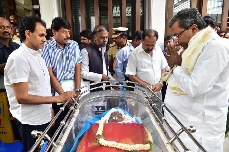 Veteran Kannada film producer and distributor Parvathamma Rajkumar passed away early on Wednesday at a private hospital here, said its spokesperson. She was 78. "Parvathamma died at 4.40 a.m., due to cardiac arrest after her blood pressure dropped since Tuesday night," M.S. Ramaiah Hospital spokesperson Prakash told IANS. Parvathamma, widow of Kannada matinee idol Rajkumar, is survived by three sons and two daughters, daughters-in-law, sons-in-law and grand-children. Siddaramaiah,CM Siddaramaiah,Parvathamma Rajkumar,Parvathamma,producer parvathamma rajkumar,producer Parvathamma Rajkumar,Parvathamma Rajkumar dead,Parvathamma Rajkumar death