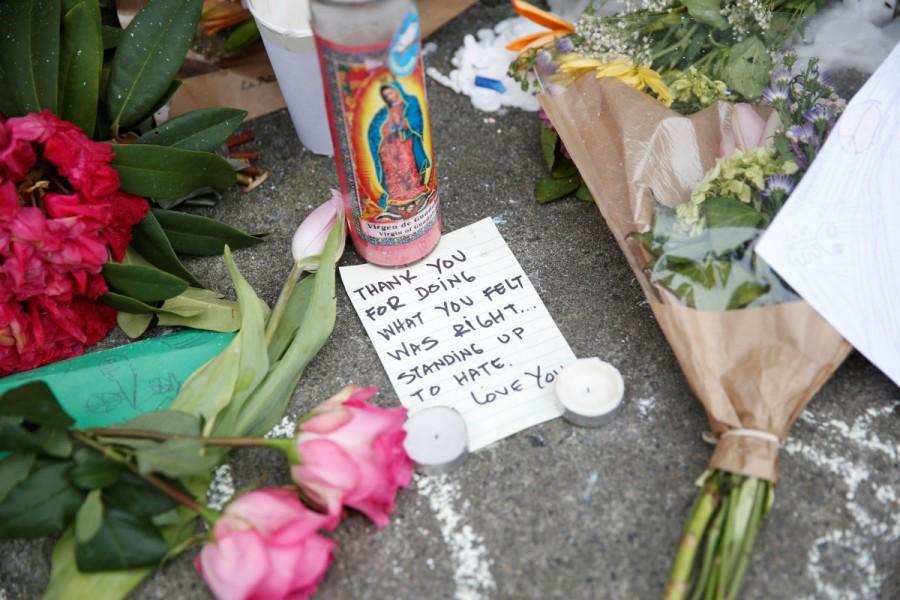 A note rests at a makeshift memorial. Oregon,Portland train stabbing victims,Portland train stabbing,Memorial for Portland train stabbing victims,Portland