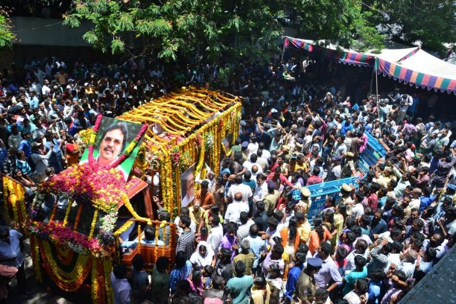 Some of his famous films include "Premabhishekam", "Megha Sandesham", "Osey Ramulamma" and "Tata Manavadu". He planned to make a biopic on late Tamil Nadu Chief Minister J. Jayalalithaa. A multi-faceted personality, he served as Union Minister of State for Coal in United Progressive Alliance (UPA) government. It was during his tenure that the scandal over coal blocks allocation rocked the nation. Dasari Narayana Rao,Dasari Narayana Rao cremated with state honours,Dasari Narayana Rao cremated,Dasari Narayana Rao cremated pics,Dasari Narayana Rao cremated images,Dasari Narayana Rao cremated stills,Dasari Narayana Rao cremated pictures,Dasari Narayan