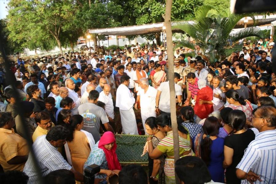 Parvathamma Rajkumar,parvathamma rajkumar death,parvathamma rajkumar passed away,Parvathamma Rajkumar cremated,Parvathamma Rajkumar cremated pics,Parvathamma Rajkumar cremated images,Parvathamma Rajkumar cremated stills,Parvathamma Rajkumar cremated pictu