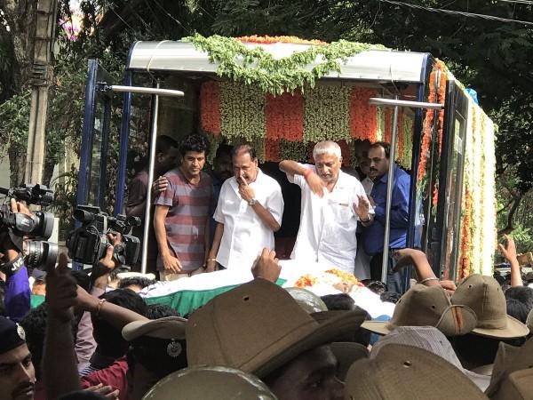 Kannada film producer Parvathamma Rajkumar dead: Tearful adieu in