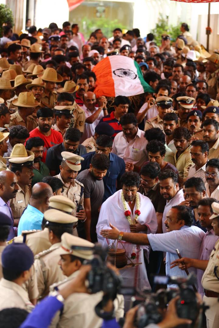 Parvathamma Rajkumar,parvathamma rajkumar death,parvathamma rajkumar passed away,Parvathamma Rajkumar cremated,Parvathamma Rajkumar cremated pics,Parvathamma Rajkumar cremated images,Parvathamma Rajkumar cremated stills,Parvathamma Rajkumar cremated pictu