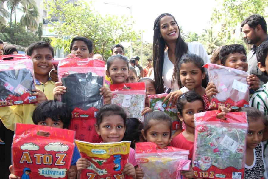 Bollywood actress Poonam Pandey distribute raincoats to street children in Mumbai. Poonam Pandey,actress Poonam Pandey,Poonam Pandey distribute raincoats to street children,Poonam Pandey distribute raincoats,Poonam Pandey new pics,Poonam Pandey new images,Poonam Pandey new stills,Poonam Pandey new PICTURES,Poonam Pandey new photos
