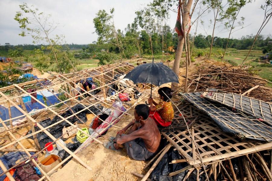 Rohingya refugees sit in front of their house which has been destroyed by Cyclone Mora at the Balukhali Makeshift Refugee Camp in Cox’s Bazar, Bangladesh May 31, 2017. Rohingya refugee camp,Rohingya refugee,cyclone,cyclone in Bangladesh,Rohingya refugees