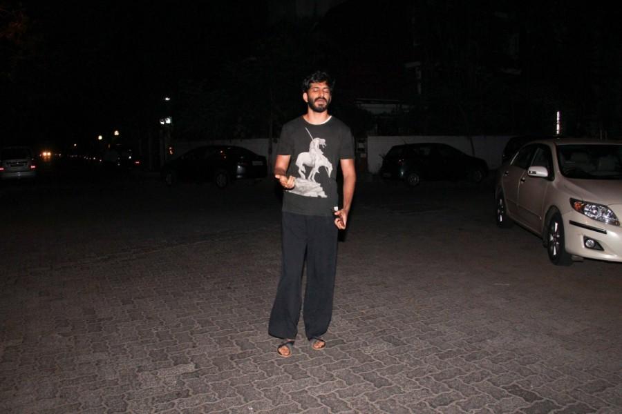Exclusive photos of Actor Harshvardhan Kapoor spotted at (Saif Ali khan daughter) Sara Ali khan's house. Harshvardhan Kapoor,actor Harshvardhan Kapoor,Sara Ali Khan,Harshvardhan Kapoor outside Sara Ali Khan,Sara Ali Khan house,saif ali khan daughter