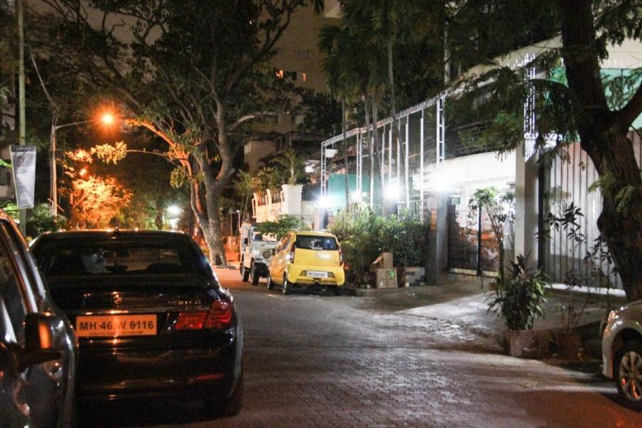 Exclusive photos of Bollywood actor Harshvardhan Kapoor spotted at (Saif Ali khan daughter) Sara Ali khan's house. Harshvardhan Kapoor,actor Harshvardhan Kapoor,Sara Ali Khan,Harshvardhan Kapoor outside Sara Ali Khan,Sara Ali Khan house,saif ali khan daughter
