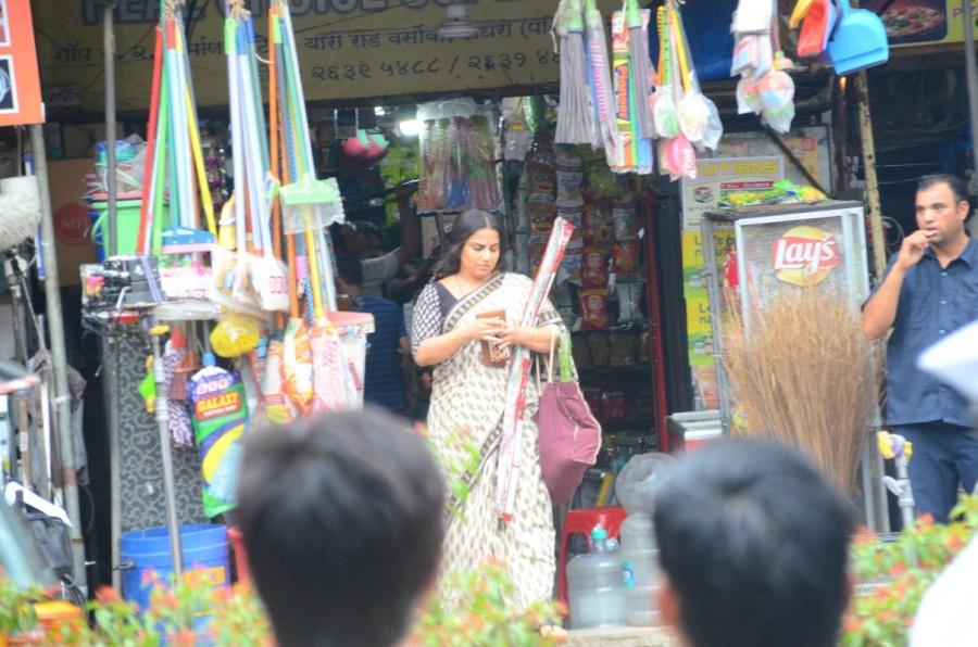 Bollywood Actress Vidya Balan spotted shooting for her upcoming film in Mumbai. Actress Vidya Balan,Vidya Balan,Vidya Balan latest pics,Vidya Balan latest images,Vidya Balan latest stills,Vidya Balan latest pictures,Vidya Balan latest photos
