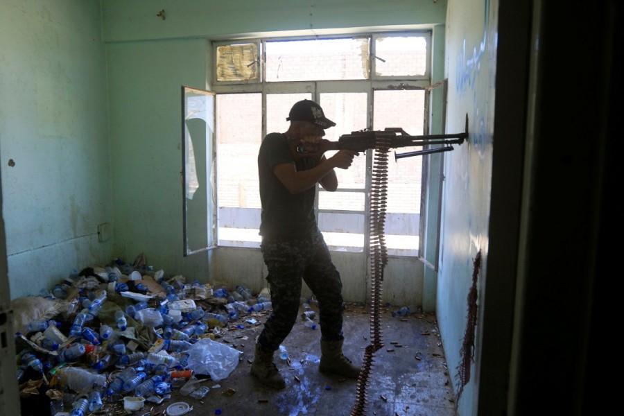 A member of Iraqi federal police takes his position at Bab al Jadid district in the old city of Mosul. Islamic State,Islamic State militants,Mosul,Grand al-Nuri Mosque,Mosul mosque