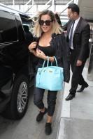 Khloe Kardashian,Khloe Kardashian pics,Khloe Kardashian spotted at LA airport,Khloe Kardashian spotted at airport,Khloe Kardashian at airport,Khloe Kardashian new pics,Khloe Kardashian new images,Khloe Kardashian new stills,Khloe Kardashian new pictures,K