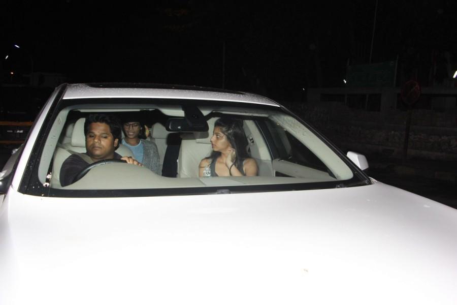 Bollywood actor Shah Rukh Khan's daughter Suhana Khan snapped on a night out with her friends. Shah Rukh Khan,Shah Rukh Khan daughter,Shah Rukh Khan daughter Suhana Khan,Suhana Khan,Suhana Khan spotted at Juhu,Suhana Khan at Juhu,Suhana Khan pics,Suhana Khan images,Suhana Khan stills,Suhana Khan pictures