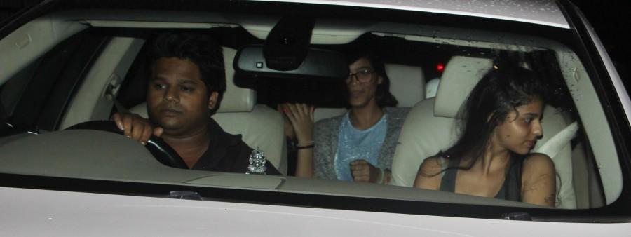 Bollywood actor Shah Rukh Khan's daughter Suhana Khan snapped on a night out with her friends on June 3, 2017. Shah Rukh Khan,Shah Rukh Khan daughter,Shah Rukh Khan daughter Suhana Khan,Suhana Khan,Suhana Khan spotted at Juhu,Suhana Khan at Juhu,Suhana Khan pics,Suhana Khan images,Suhana Khan stills,Suhana Khan pictures