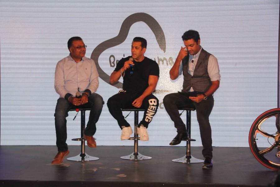 Salman Khan unveils Being Human E-Cycle on World Environment Day in Mumbai on June 5, 2017. Salman Khan,actor Salman Khan,Being Human E-Cycle,World Environment Day,Sohail Khan,Arbaaz Khan,Aayush Sharma