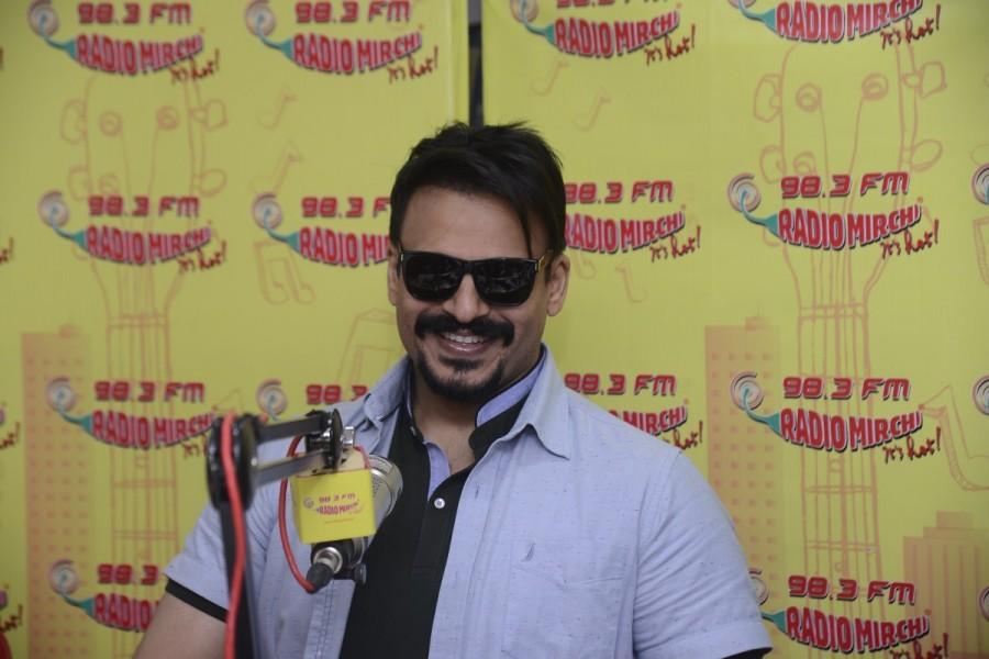 Bollywood actor Vivek Oberoi visits Radio Mirchi Studio. Riteish Deshmukh and Vivek Oberoi,Riteish Deshmukh,Vivek Oberoi,Bank Chor,Bank Chor promotion,Bank Chor movie promotion