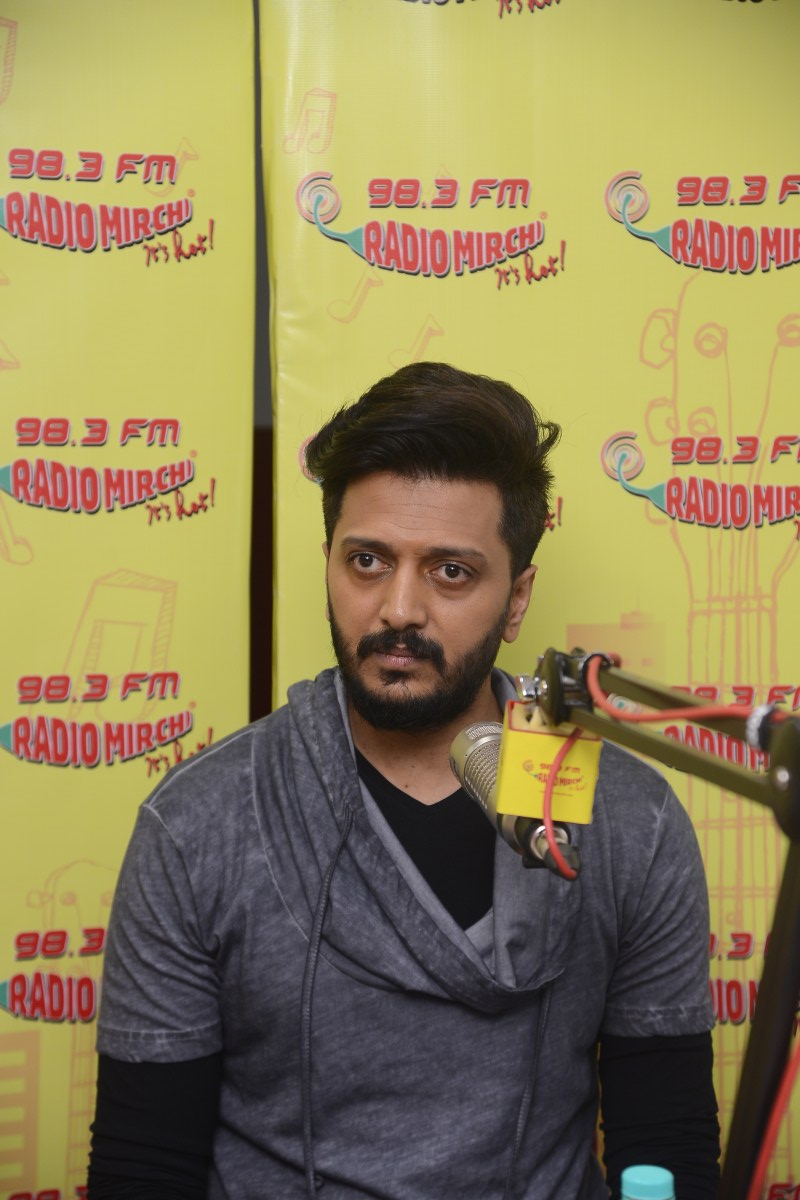 Bollywood actor Riteish Deshmukh Radio Mirchi Studio in Mumbai. Riteish Deshmukh and Vivek Oberoi,Riteish Deshmukh,Vivek Oberoi,Bank Chor,Bank Chor promotion,Bank Chor movie promotion