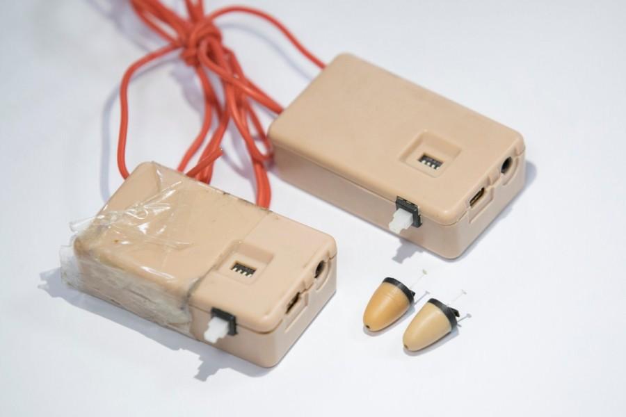 Earpieces. Devices used to cheat exams,cheat exams,High-tech devices used to cheat China's exams,High-tech devices used to cheat exams,High-tech devices