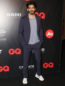 Harshvardhan Kapoor: Fashionista Sonam and Rhea Kapoor's brother Harshvardhan shows off his stylish casual-chic side. He has made some statement earlier when he started wearing suits over kurtas. His fashion sense is laidback but smart. He does not fail to follow the family when it comes to fashion.
