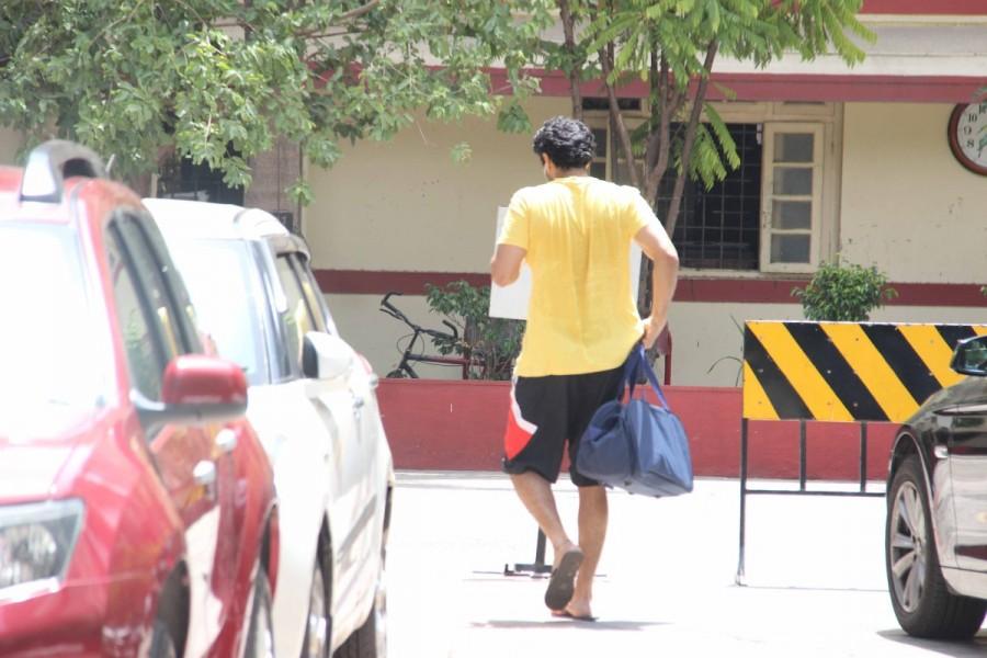 Bollywood actor Aditya Roy Kapoor spotted outside at gym in Bandra. Bipasha Basu and Aditya Roy Kapoor,Bipasha Basu,Aditya Roy Kapoor,Bipasha Basu spotted outside at gym,Aditya Roy Kapoor spotted outside at gym,Bipasha Basu at gym,Aditya Roy Kapoor at gym