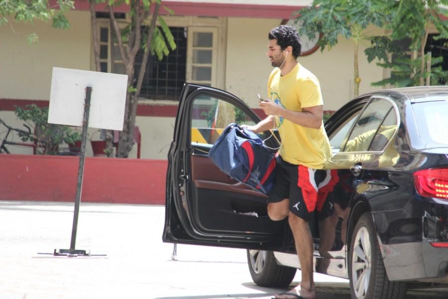 Bollywood actor Aditya Roy Kapoor spotted outside at gym in Bandra on June 6, 2017. Bipasha Basu and Aditya Roy Kapoor,Bipasha Basu,Aditya Roy Kapoor,Bipasha Basu spotted outside at gym,Aditya Roy Kapoor spotted outside at gym,Bipasha Basu at gym,Aditya Roy Kapoor at gym