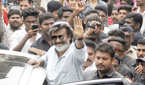 Superstar Rajinikanth has wrapped up shooting his portion in the Mumbai schedule of upcoming Tamil gangster drama 