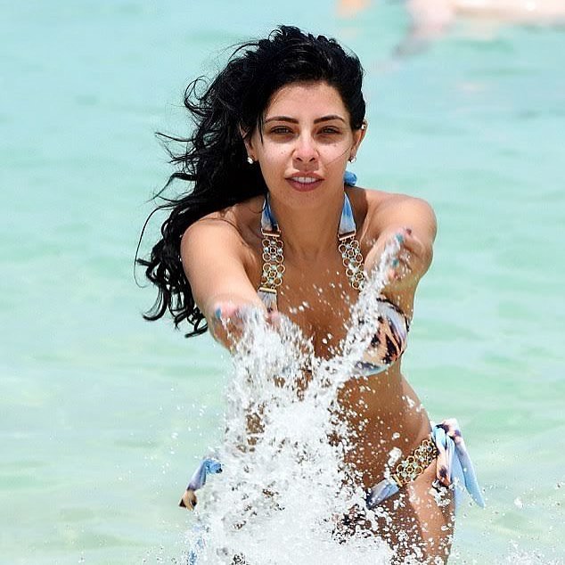 Love Island's Cara de la Hoyde shows off toned figure in swimsuit. Cara de la Hoyde,Cara de la Hoyde cleavage,Cara de la Hoyde cleavage pics,Cara de la Hoyde cleavage images,Cara de la Hoyde cleavage stills,Cara de la Hoyde hot pics,Cara de la Hoyde hot images,Cara de la Hoyde hot stills,Cara de la Hoyde hot pictures