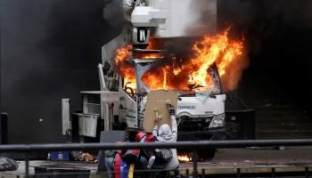 Venezuela,Venezuela capital,Violence engulfs Venezuela,teenage protester dies,Riot security forces