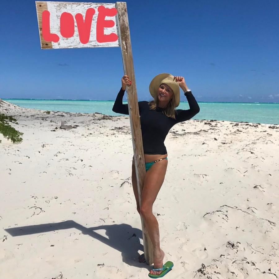 Check out the photos of Christie Brinkley make us all want go on vacation! Christie Brinkley,Christie Brinkley bikini pics,Christie Brinkley bikini images,Christie Brinkley bikini stills,Christie Brinkley bikini pictures,Christie Brinkley hot pics,Christie Brinkley hot images,Christie Brinkley hot stills,Christie Brinkley hot pi