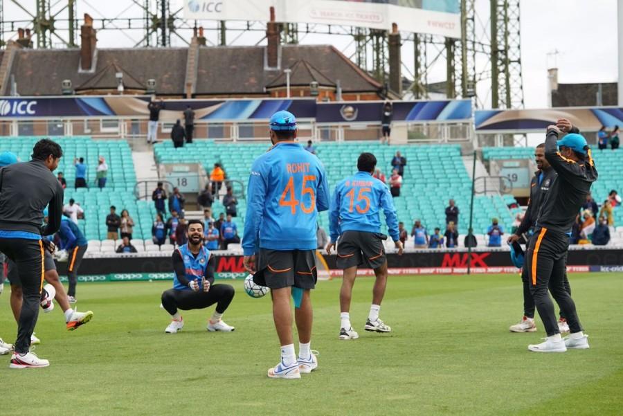 Squads: India: Virat Kohli (Captain), Shikhar Dhawan, Rohit Sharma, Yuvraj Singh, Mahendra Singh Dhoni (wicket-keeper), Kedar Jadhav, Hardik Pandya, Ravindra Jadeja, Jasprit Bumrah, Umesh Yadav, Bhuvneshwar Kumar, Mohammed Shami, Ravichandran Ashwin, Ajinkya Rahane, Dinesh Karthik. CT 2017,India vs Sri Lanka,india vs sri lanka champions trophy 2017,india vs sri lanka cricket score,Angelo Mathews,Virat Kohli,ICC Champions Trophy