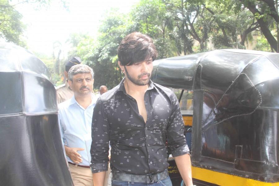 Music composer-singer Himesh Reshammiya has been granted divorce from Komal, his wife of over two decades, by a court here. He says the decision to separate was amicable. "Sometimes in life, mutual respect becomes most important and giving due respect to our relationship I and Komal have amicably decided to part ways legally as husband and wife and there is no problem whatsoever with this decision amongst us and our family, as every member of the family have respected our decision," Himesh said in a statement. Himesh Reshammiya,himesh reshammiya wife komal divorce,himesh reshammiya koma divorced,himesh reshammiya wife komal,himesh reshammiya komal,himesh reshammiya wife,himesh reshammiya divorce,Sonia Kapoor,actress Sonia Kapoor