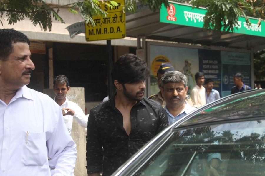 They have a son named Swayam. The news of their separation first came to light in September 2016 when they filed for divorce. Komal said there's mutual respect between them. Himesh Reshammiya,himesh reshammiya wife komal divorce,himesh reshammiya koma divorced,himesh reshammiya wife komal,himesh reshammiya komal,himesh reshammiya wife,himesh reshammiya divorce,Sonia Kapoor,actress Sonia Kapoor