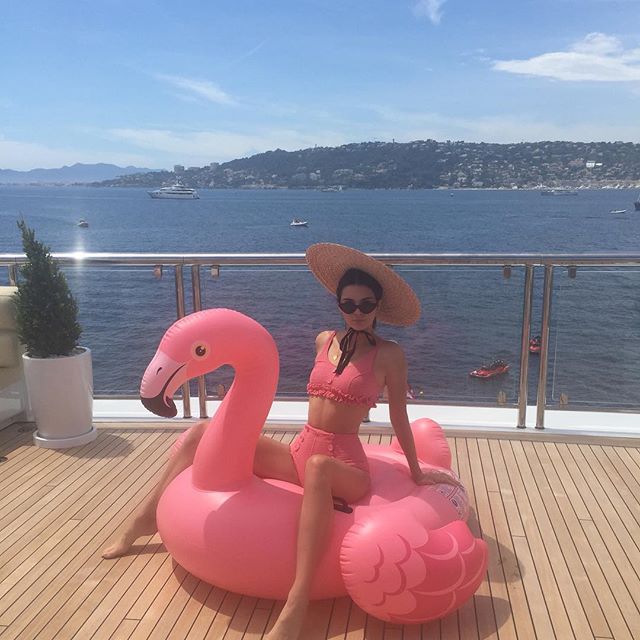 Television personality Model Kendall Nicole Jenner shows cleavage in swimsuit. Kendall Jenne,Kendall Jenne bikini pics,Kendall Jenne bikini images,Kendall Jenne bikini stills,Kendall Jenne curves,Kendall Jenne curves pics,Kendall Jenne flaunts curves,Kendall Jenne hot pics,Kendall Jenne hot images,Kendall Jenne hot stills,Kendall Je