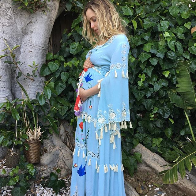 Jenny Mollen Shares Baby Bump picture. Jenny Mollen,Jenny Mollen baby bump,Jenny Mollen baby bump pics,Jenny Mollen baby bump images,Jenny Mollen baby bump stills,Jenny Mollen baby bump pictures,Jenny Mollen baby bump photos