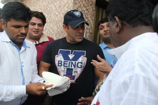 Madraspada is small village near Film City in Goregaon East with a population of 3000 people, mostly poor labourers.  Salman Khan, powered by “I Love Mumbai” Foundation and Sach Ishan, took up the initiative of providing 20 toilets with water connection at the location along with the BMC. Now, a 1500 litres storage tank,  and a borewell renovated with new compressor has been installed  with an approximately 700 feet running pipeline.