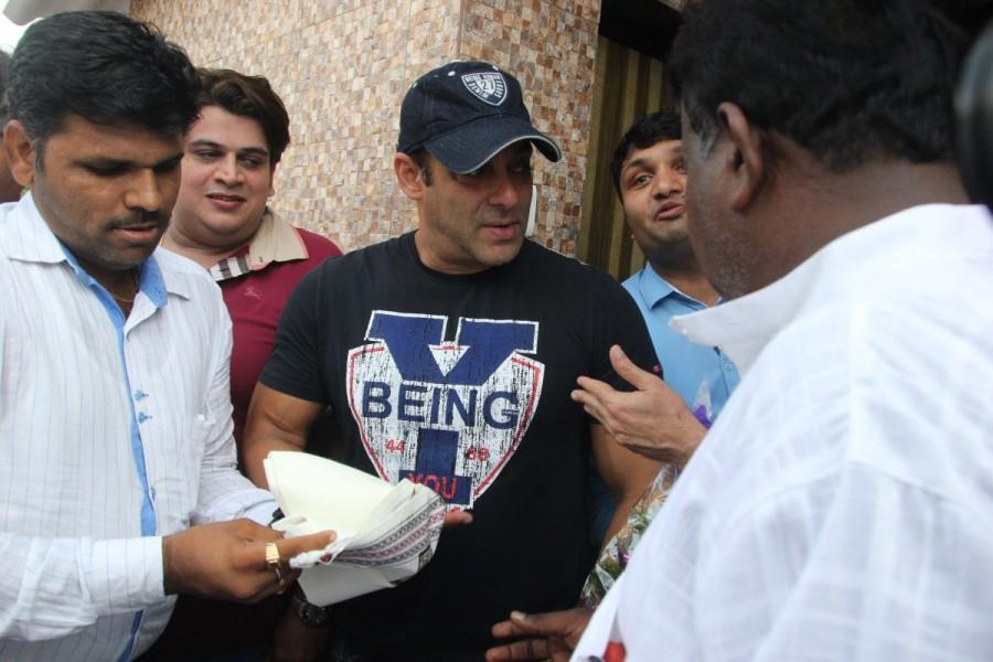 Madraspada is small village near Film City in Goregaon East with a population of 3000 people, mostly poor labourers. Salman Khan, powered by “I Love Mumbai” Foundation and Sach Ishan, took up the initiative of providing 20 toilets with water connection at the location along with the BMC. Now, a 1500 litres storage tank, and a borewell renovated with new compressor has been installed with an approximately 700 feet running pipeline. Salman Khan,BMC's campaign,Public Utility,Public Utility Toilets,Aarey Milk Colony,actor Salman Khan,bollywood actor Salman Khan,Brihanmumbai Municipal Corporation